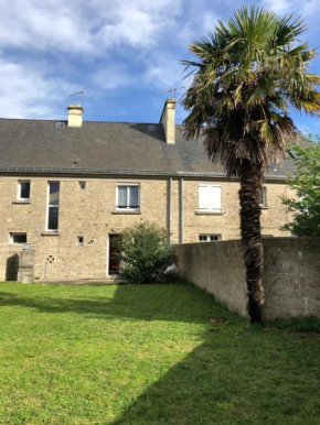 Gîte Manava - grande maison avec jardin en centre ville